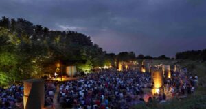 NELL’ARENA DELLE BALLE DI PAGLIA