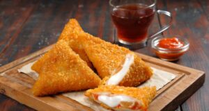 Panzerotti fritti mozzarella e pomodoro