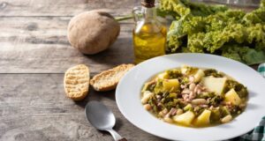 Zuppa di fave e fichi secchi