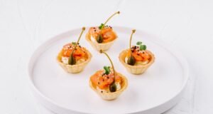 Vol au vent con gamberetti e salmone