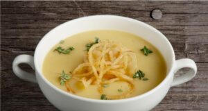 Vellutata di patate e cipolla croccante