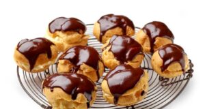 Bignè con crema al cioccolato