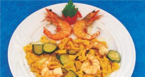 Farfalle con zucchine e gamberetti