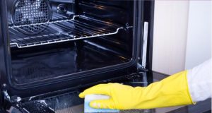 LA PULIZIA DEL FORNO
