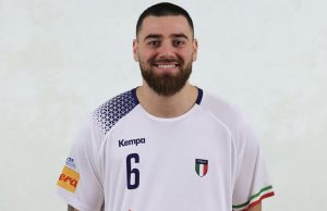 TUTTI IN PIEDI PER DADO