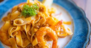 Tagliatelle con gamberetti e zucchine