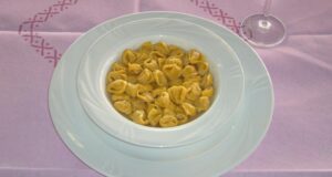 TORTELLINI IN BRODO